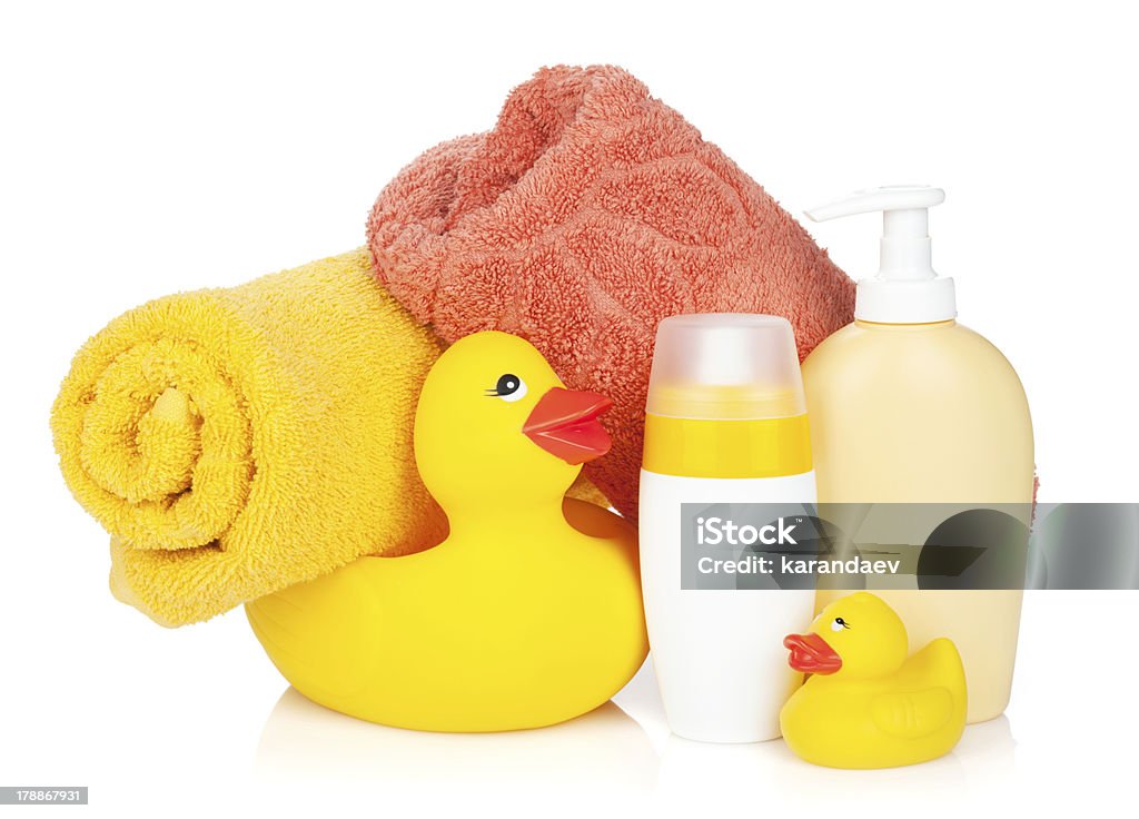 Kaczuszka do kąpieli z ręcznikiem i butelek kąpieli - Zbiór zdjęć royalty-free (Kaczka - Ptak wodny)