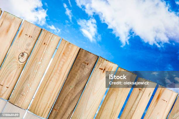 Trabajo En El Jardín La Composición Por Resorte Foto de stock y más banco de imágenes de Agricultura - Agricultura, Artículos de jardín, Asistencia sanitaria y medicina