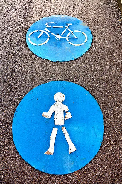 symbol for path and bikelane on asphalt