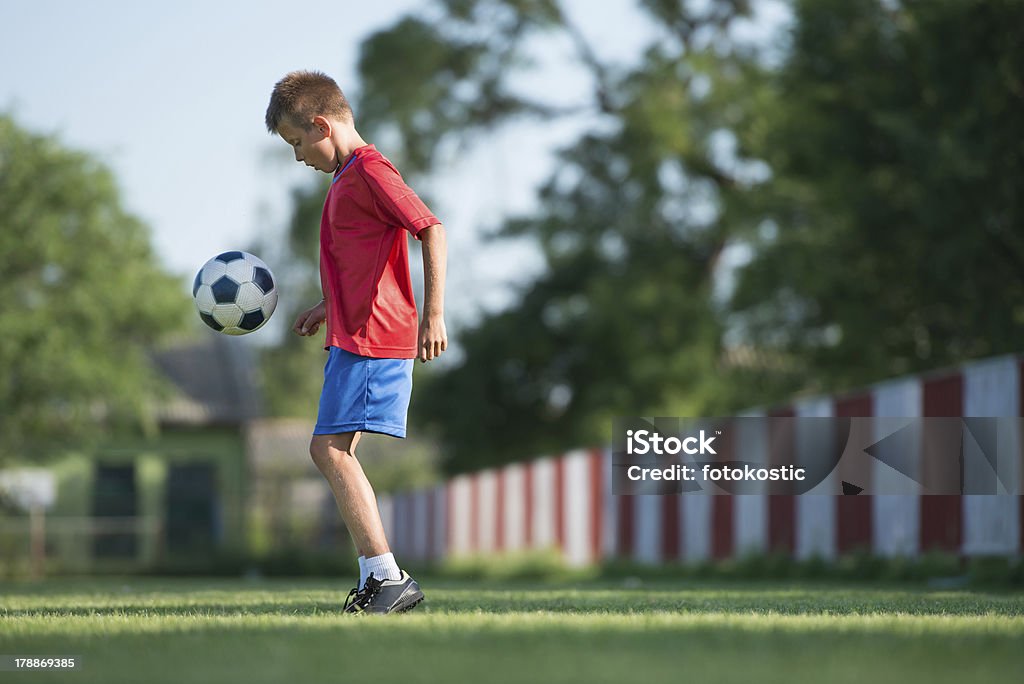 Criança jogar futebol - Royalty-free Bola de Futebol Foto de stock