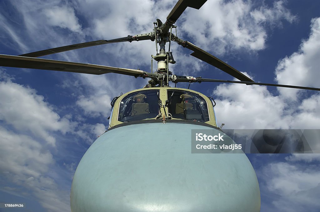 モダンな軍用ヘリコプターのクローズアップ - エンジンのロイヤリティフリーストックフォト