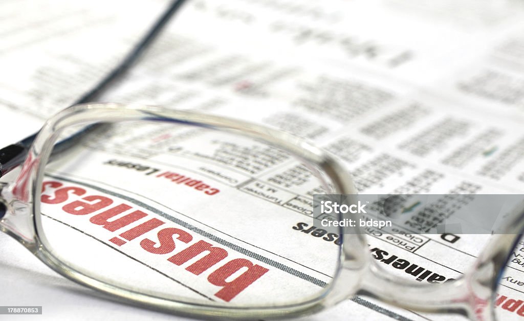 Zeitung mit Brille - Lizenzfrei Artikel - Publikation Stock-Foto