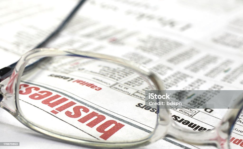 Periódico con gafas - Foto de stock de Anuncio libre de derechos