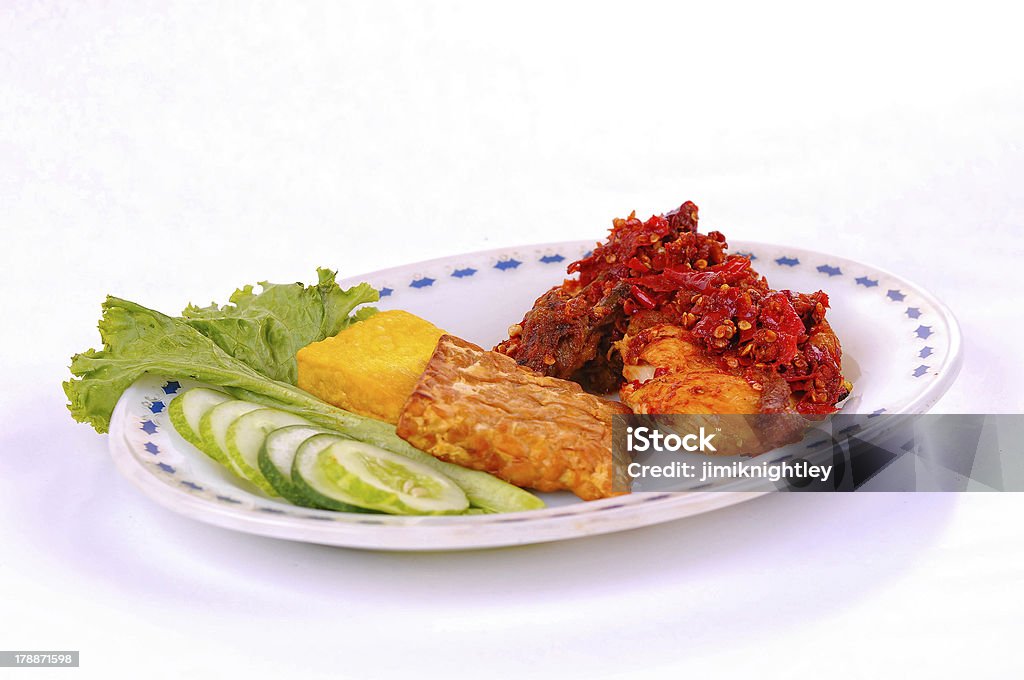 국제 음식, 현지 보관통-인도네시아인 peynet 치킨 - 로열티 프리 0명 스톡 사진