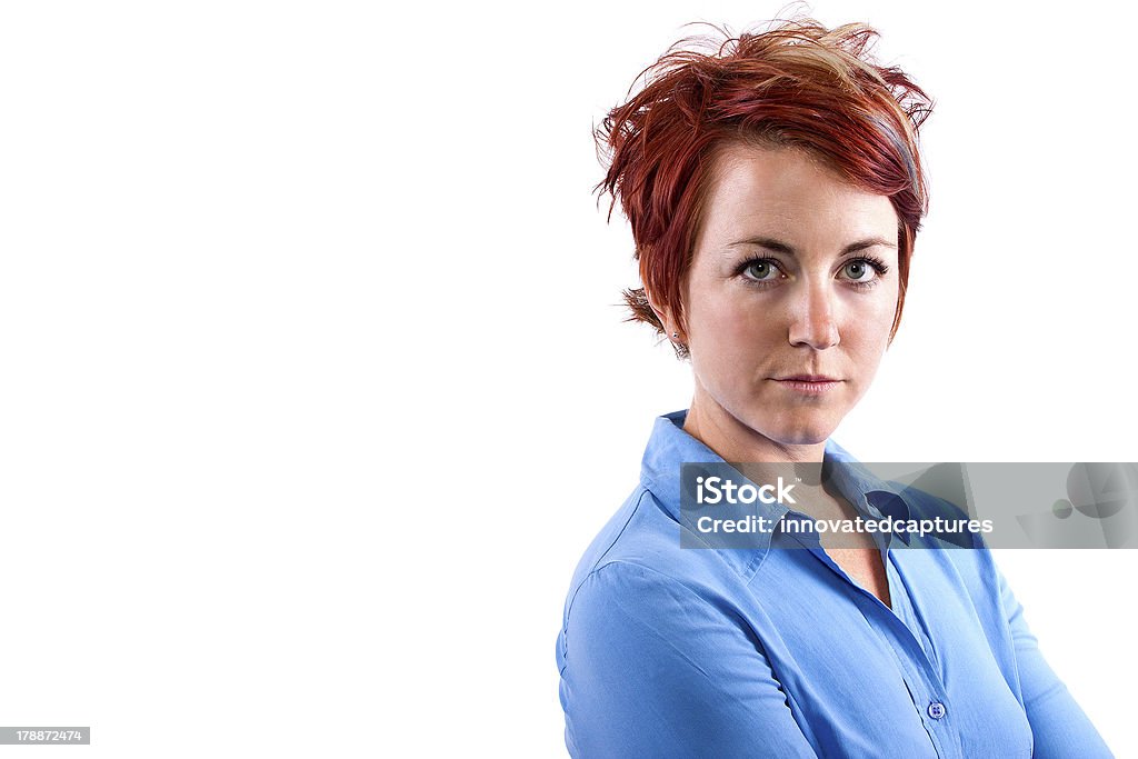 Capelli rossi donna con moderno taglio di capelli con spazio testo - Foto stock royalty-free di Adolescente