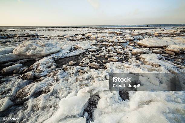A Neve E O Gelo Na Praia - Fotografias de stock e mais imagens de Ameland - Ameland, Ao Ar Livre, Arquipélago