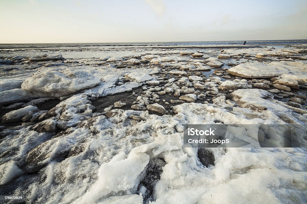 Снег и лед на пляж - Стоковые фото Амеланд роялти-фри