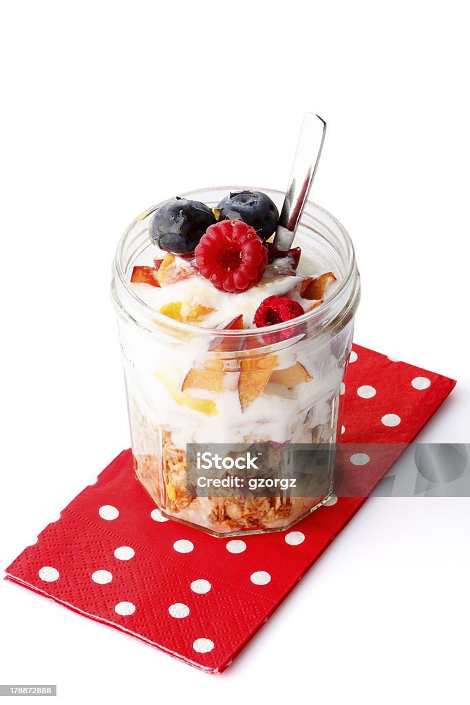 Йогурт и мюсли со свежими фруктами - Стоковые фото Еда на вынос роялти-фри