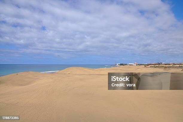 Dunes A Maspalomas Gran Canaria - Fotografie stock e altre immagini di Ambientazione esterna - Ambientazione esterna, Calore - Concetto, Caratteristica costiera