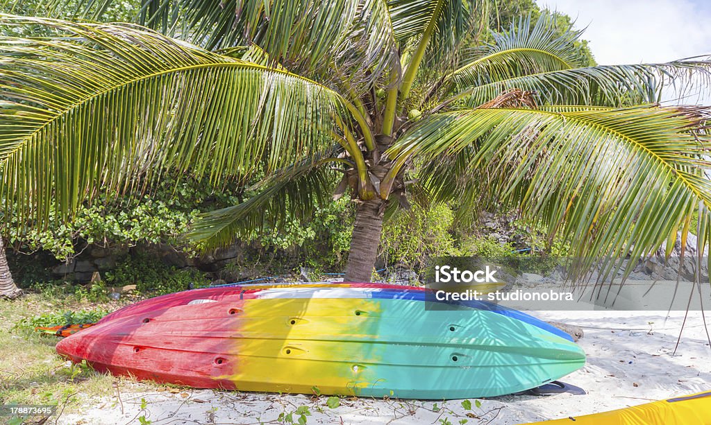 Kayaks sur la plage tropicale, Thaïlande - Photo de Activité libre de droits