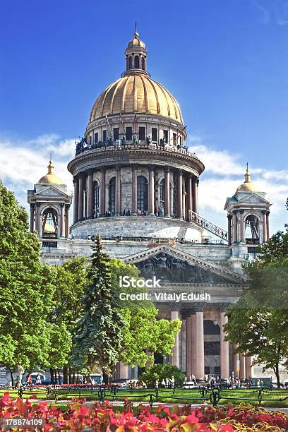 Santa Catedral De Isaac En San Petersburgo Foto de stock y más banco de imágenes de Aire libre - Aire libre, Arte, Arte y artesanía