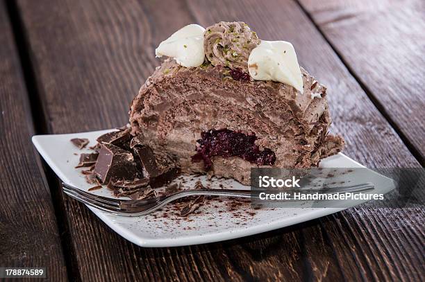 Foto de Porção De Bolo De Chocolate e mais fotos de stock de Bolo - Bolo, Bolo de Chocolate, Cacau - Colheita