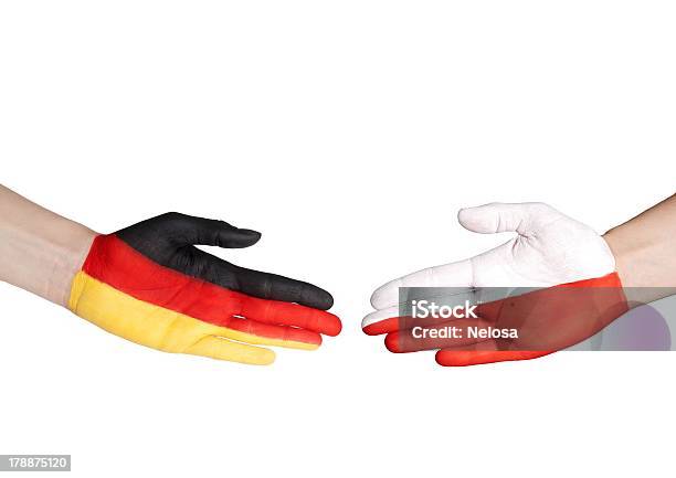 Foto de Mãos Com Alemão E Bandeira Polonesa e mais fotos de stock de Acordo - Acordo, Alemanha, Bandeira