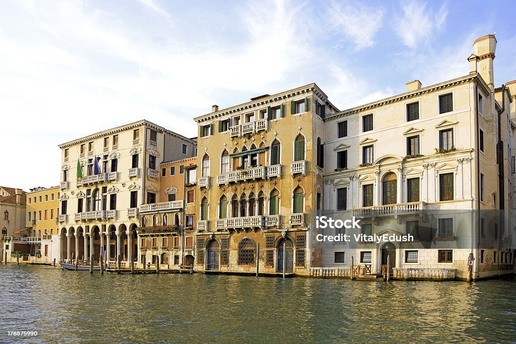 Belle rue, Grand Canal à Venise, Italie - Photo de Architecture libre de droits