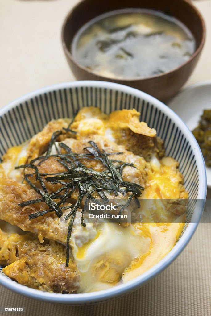 Cocina japonesa Katsudon - Foto de stock de Alimento libre de derechos