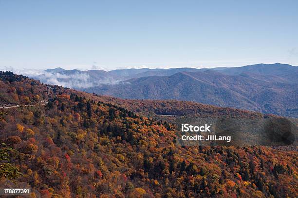 Vista A Las Montañas Foto de stock y más banco de imágenes de Aire libre - Aire libre, Appalachia, Autopista Blue Ridge