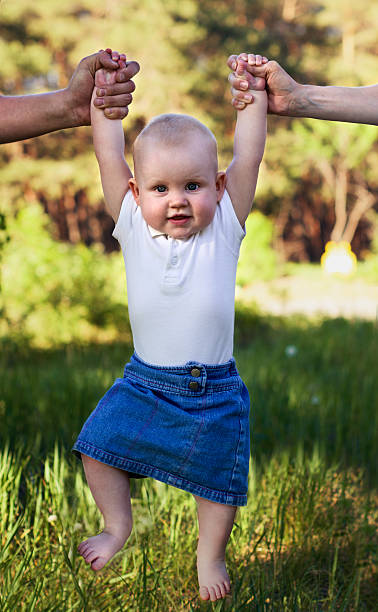 istock Parents hold the child's hands 178877495
