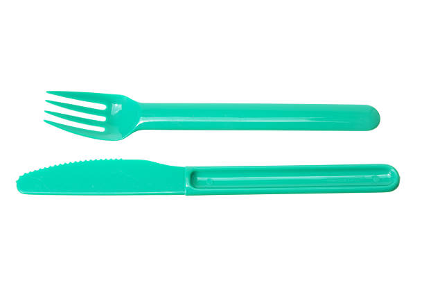 пластиковые вилка и нож - plastic knife стоковые фото и изображения