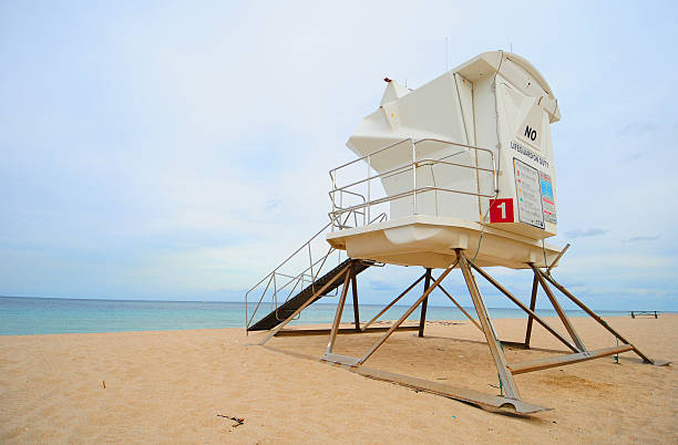 구조대원 관측소 해변에서 - fort lauderdale florida beach lifeguard 뉴스 사진 이미지