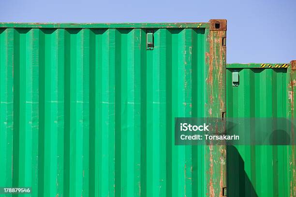 Container Versand Stockfoto und mehr Bilder von Ausrüstung und Geräte - Ausrüstung und Geräte, Behälter, Beladen