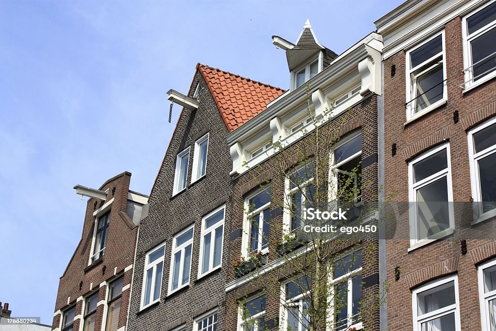 アムステルダムの運河沿いの家屋 - れんが造りの家のロイヤリティフリーストックフォト