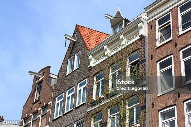 アムステルダムの運河沿いの家屋 - れんが造りの家のストックフォトや画像を多数ご用意 - れんが造りの家, アムステルダム, アムステル川