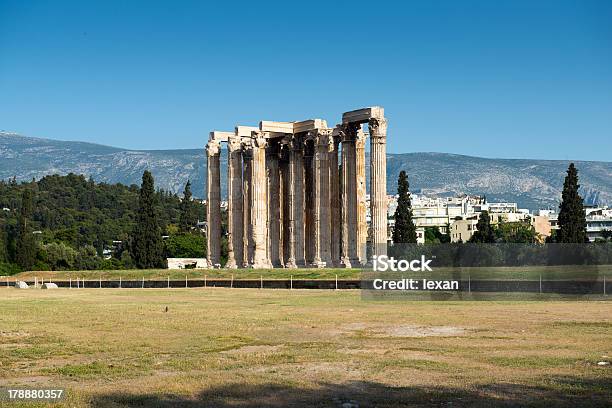 Templo Olímpico De Zeus - Fotografias de stock e mais imagens de Antigo - Antigo, Arqueologia, Arquitetura
