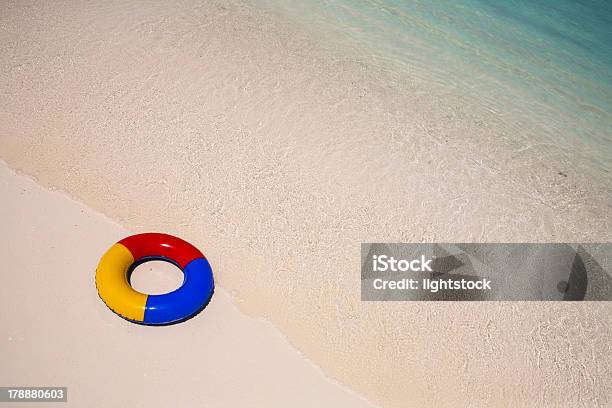 Foto de Anel De Nado Na Praia e mais fotos de stock de Acidentes e desastres - Acidentes e desastres, Amarelo, Areia