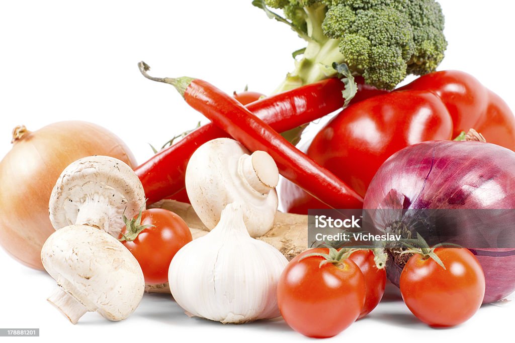 Vegetales orgánicos saludable en fondo blanco - Foto de stock de Agricultura libre de derechos