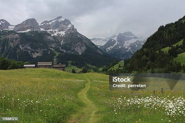Schöne Landschaft In Gstaad Stockfoto und mehr Bilder von Alpen - Alpen, Bauwerk, Bedeckter Himmel