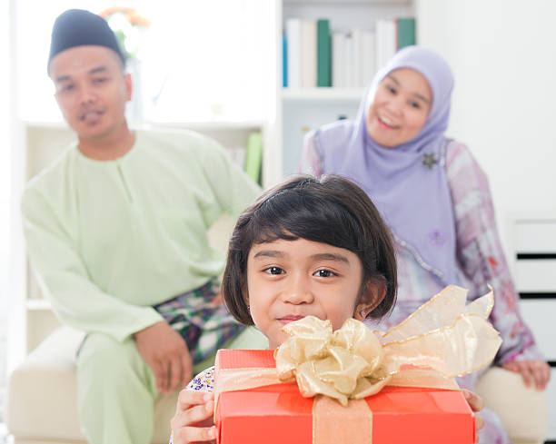 istock Southeast Asian girl with gift box 178881496