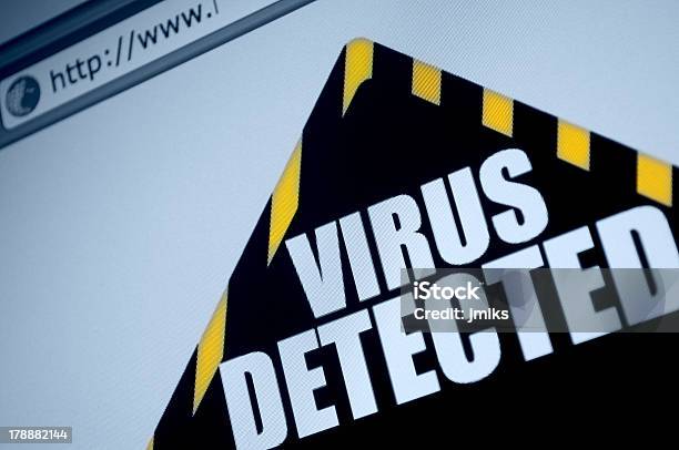 Virus Detectado Foto de stock y más banco de imágenes de Alerta - Alerta, Amenazas, Dirección Web