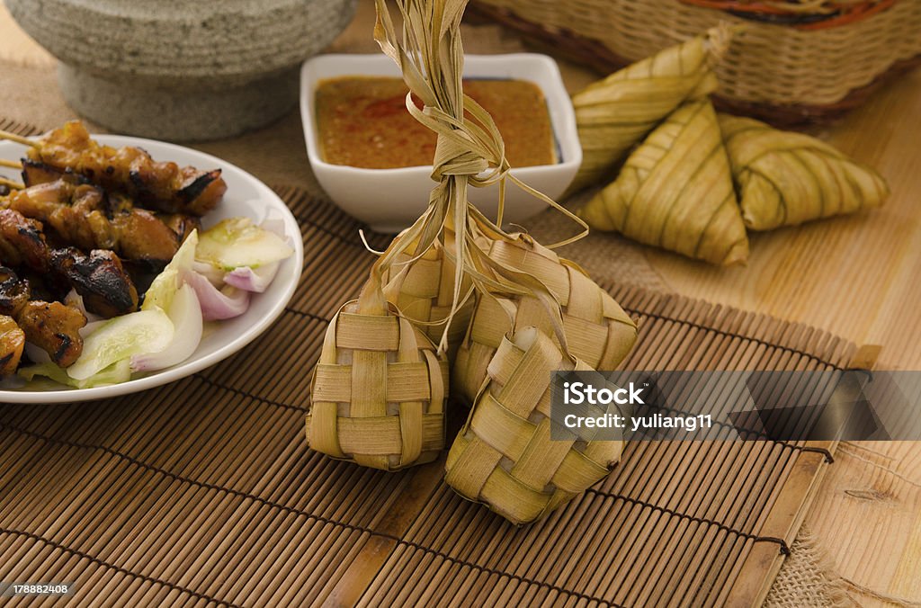 Ketupat: Gâteaux de riz de l'Asie du sud-est, souvent préparés pour offre groupée - Photo de Agrafe libre de droits