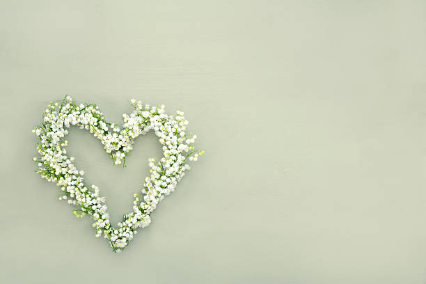 istock Heart shaped flower wreath 178883167