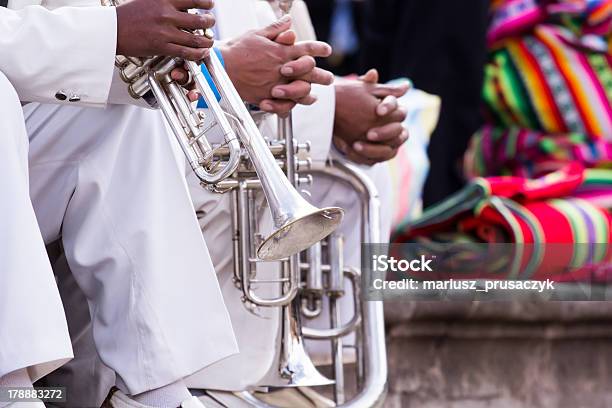 Trombones 게임하기 큰 머리밴드 Marching Band에 대한 스톡 사진 및 기타 이미지 - Marching Band, Performing Arts Event, Brass Band