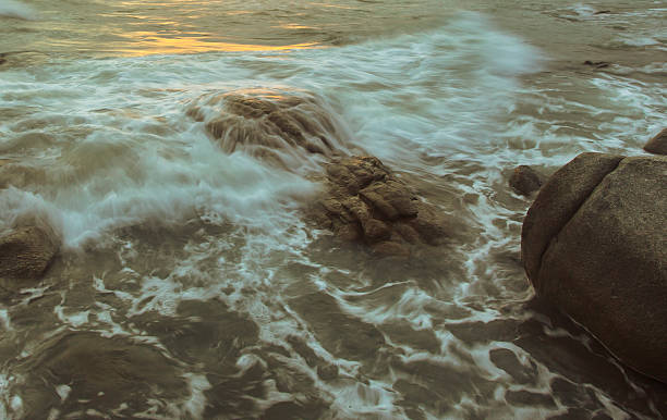 istock Beautiful sunset and sea waves 178883657