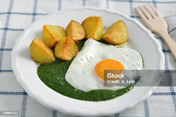 Creamy Spinach With Egg And Potatoes Stock Photo - Download Image Now - Broccoli, Close-up, Cooked