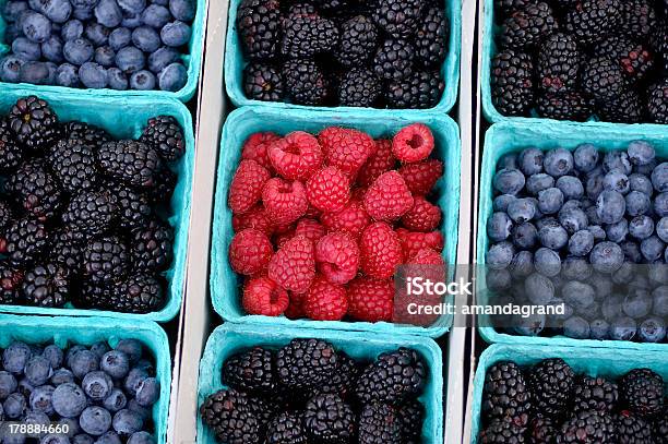 Photo libre de droit de Assortiment De Fruits Rouges Frais banque d'images et plus d'images libres de droit de Aliment - Aliment, Aliments et boissons, Bleu
