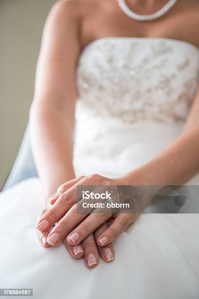 Sposa - Fotografie stock e altre immagini di Abbigliamento - Abbigliamento, Adulto, Anello - Gioiello