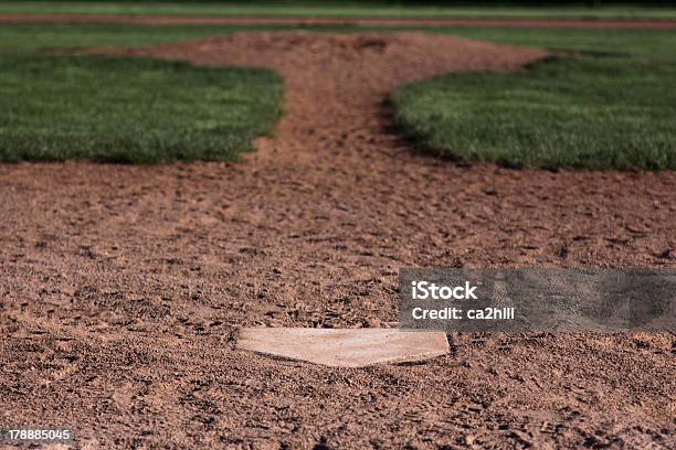 Dietro Il Piatto - Fotografie stock e altre immagini di Base - Base, Baseball, Campo da baseball
