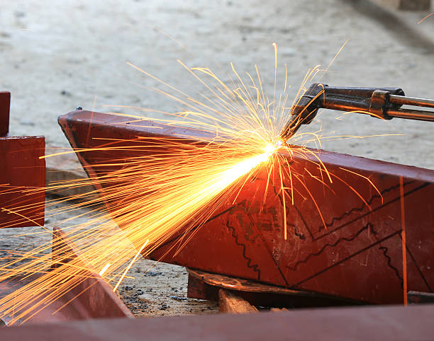 Steel plate cutting by gas machine