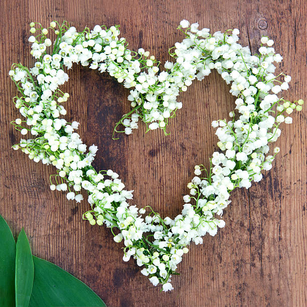 istock Flower wreath on rustic wooden background 178885957