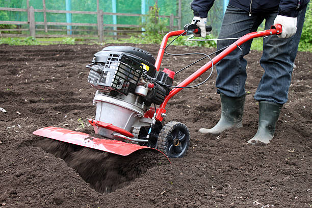 jardín tiller de trabajo - gradas fotografías e imágenes de stock