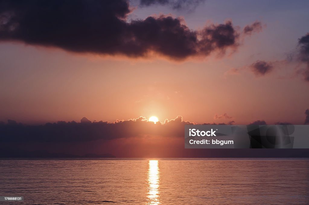 Nascer do sol sobre o mar de Andaman - Foto de stock de Beleza natural - Natureza royalty-free