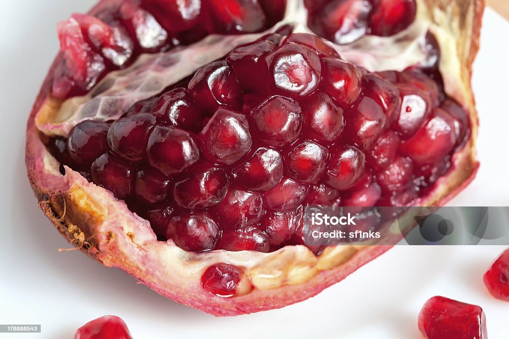 이 자르다 석류 및 곡물 Queensland - 로열티 프리 Fruit with Stones 스톡 사진