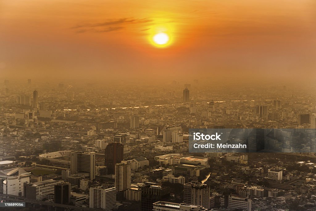 Vista para o horizonte de Bangkok do pôr-do-sol - Foto de stock de Arquitetura royalty-free