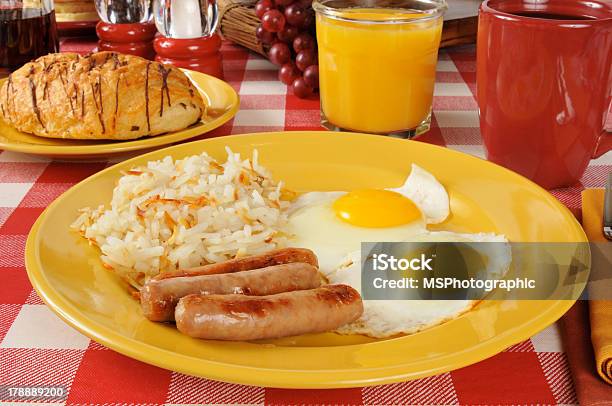 Foto de Linguiça E Ovos e mais fotos de stock de Café - Bebida - Café - Bebida, Café da manhã, Hash Brown