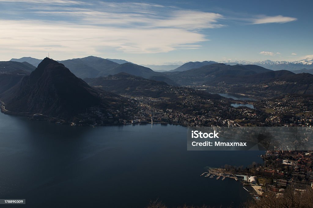 Panorama del lago di lugano - Foto stock royalty-free di Acqua