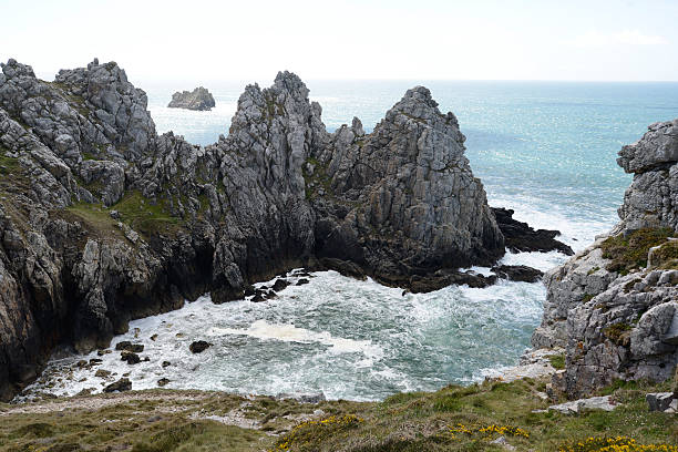 pointe de penhir, bretagne, frankreich - kap halbinsel stock-fotos und bilder