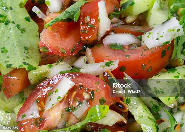 Plano Aproximado De Salada Fresca - Fotografias de stock e mais imagens de Alface - Alface, Alimentação Saudável, Cebola